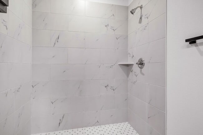 Building Photo - NOW LEASING!  4 bed, 4.5 bath modern home