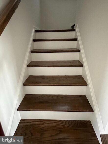 Building Photo - 751 McComb Pl