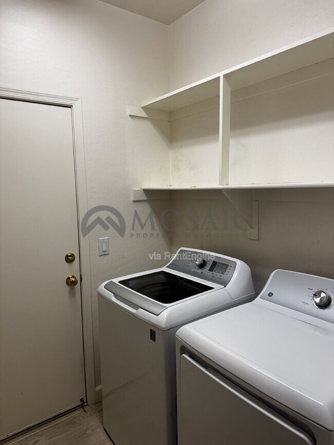 Building Photo - 3356 E Mayberry Ave