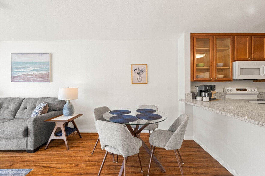 Building Photo - 3030 Suncrest Dr