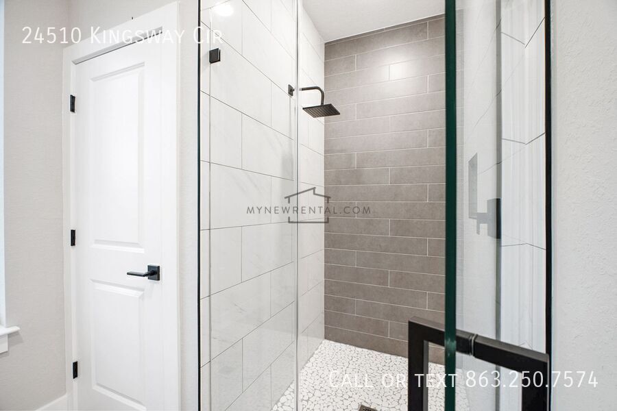 Building Photo - 24510 SW Kingsway Cir