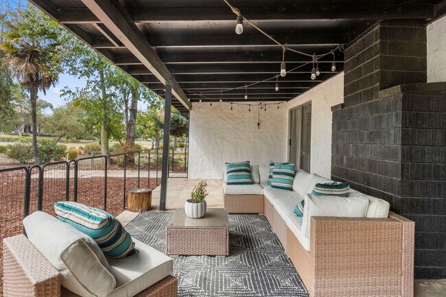 Building Photo - CANYON LAKE 3 BED 2 BATH ON GOLF COURSE