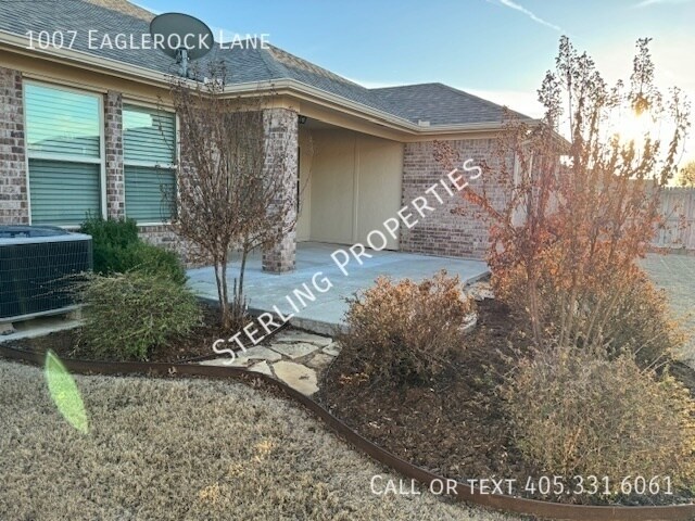 Building Photo - 1007 Eaglerock Ln