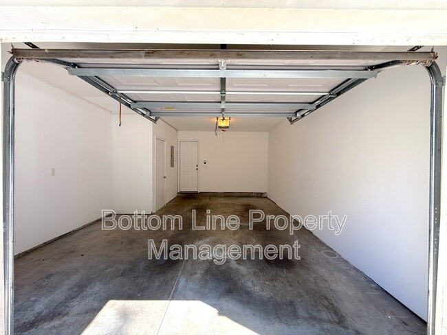 Building Photo - 1131 Ilana Ct
