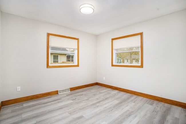 Building Photo - Beautiful Remodeled 3/1 home with large yard! - Ask about our Deposit Free Leasing opportunity!