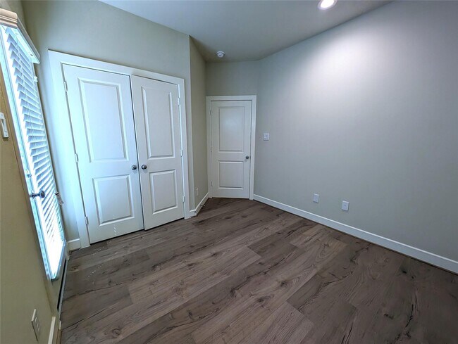 Building Photo - 803 Burton Lndg Ln