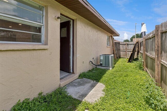Building Photo - 1048 Buccaneer Dr