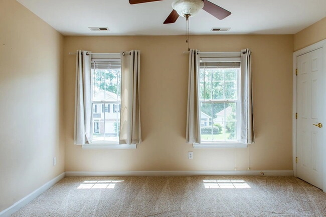 Building Photo - Wonderfully located Wilmington home for Rent