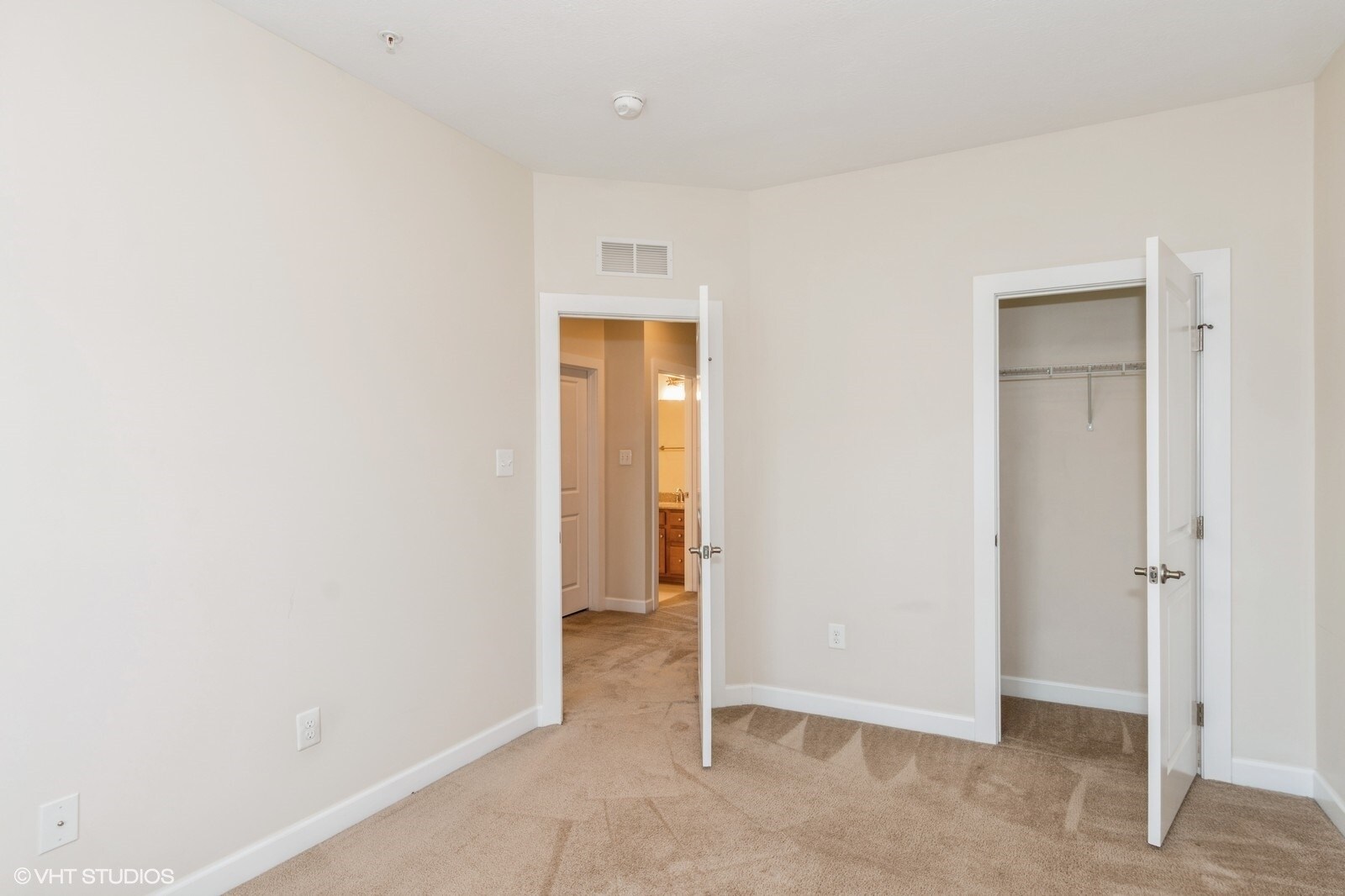 Building Photo - 335 Osona Ln