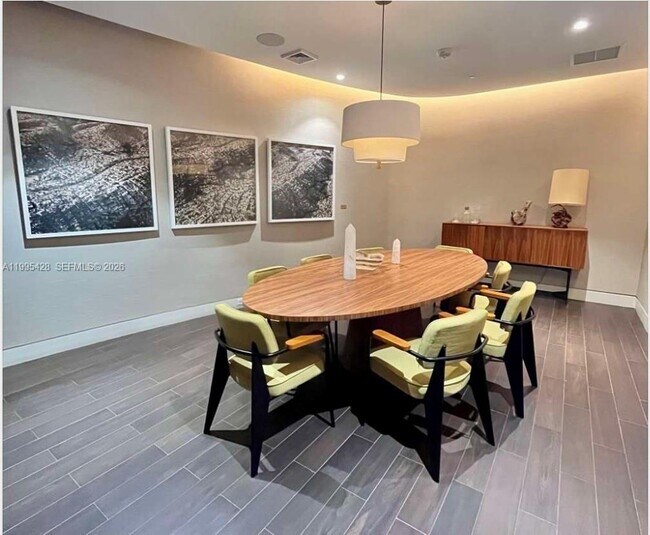 Building Photo - 2831 S Bayshore Dr