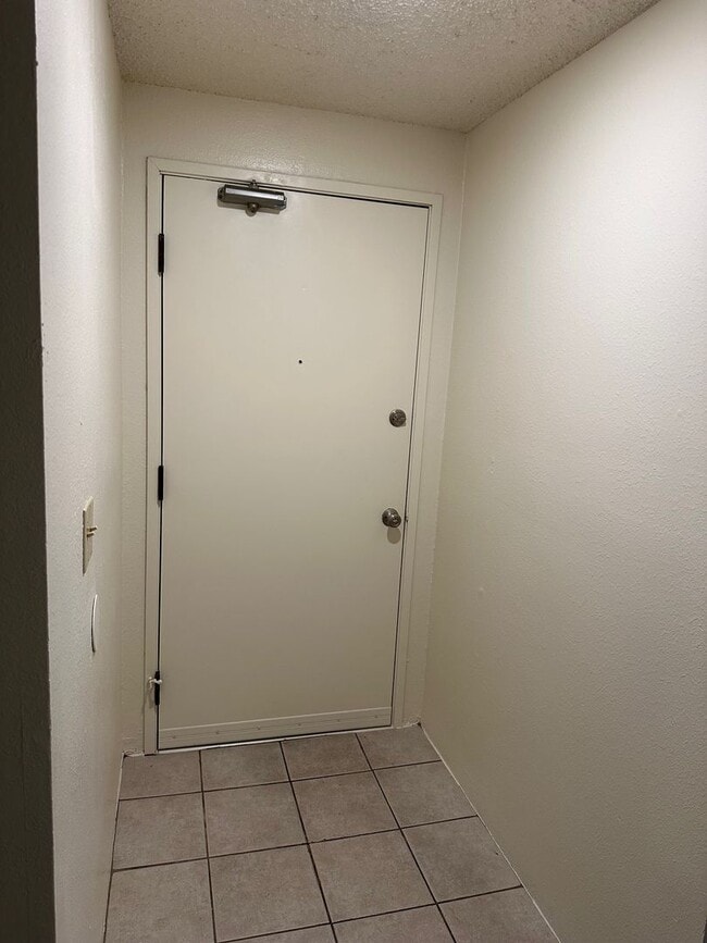 Building Photo - 3 bed/ 2 bath condo in Lynnwood!