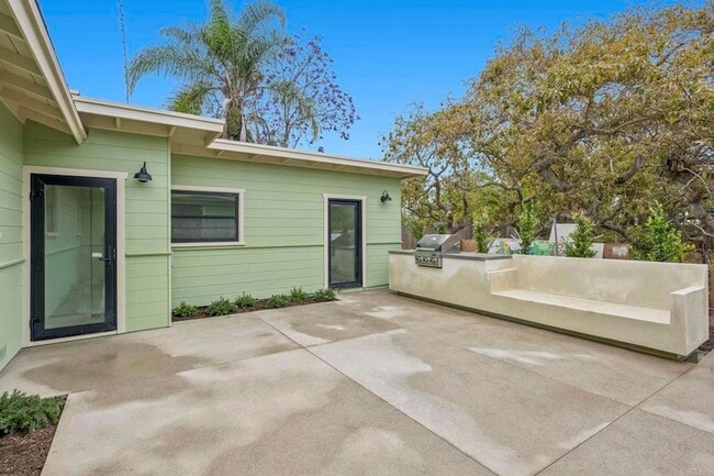 Building Photo - 1061 Buena Vista Way