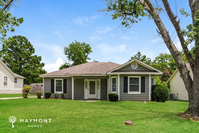 Building Photo - 13905 SW Clovis Cir