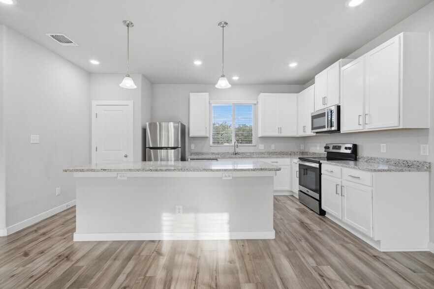 Building Photo - 21527 Sir Walter Ln