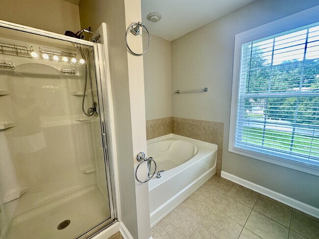 Building Photo - Spacious Four-Bedroom Home with a Bonus Room in Lawton Station!