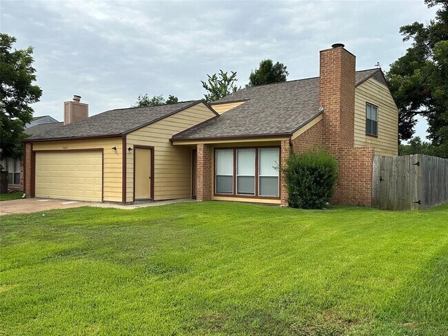 Primary Photo - 3647 Palm Grove Dr
