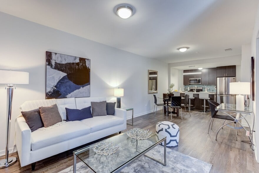 Building Photo - 1323 N Wells St