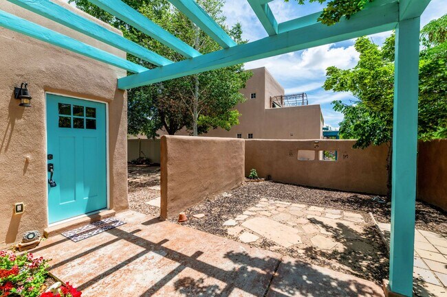 Building Photo - Beautiful Southside Adobe on Vuelta Colorada