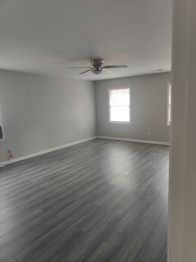 Building Photo - 275 Devilla Trce