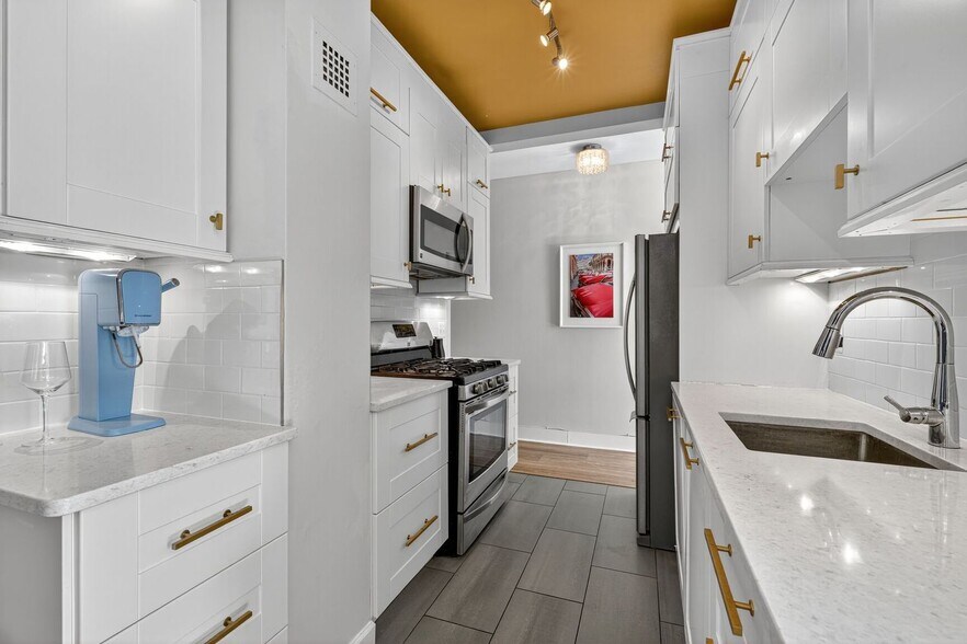 Kitchen - 4000 Tunlaw Rd NW