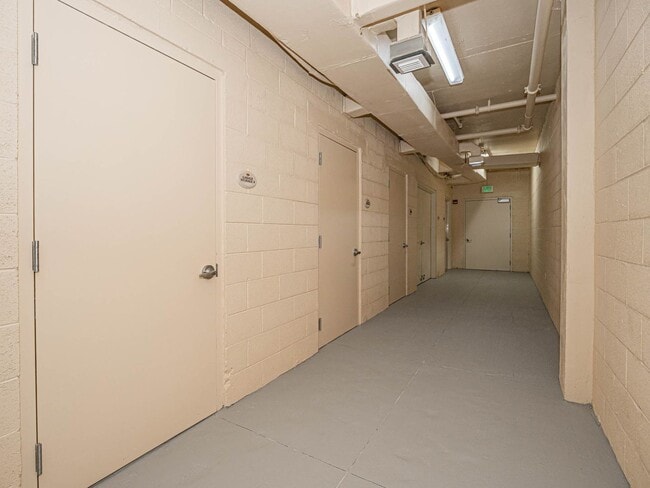 Building Photo - 801 N Swim Club Dr