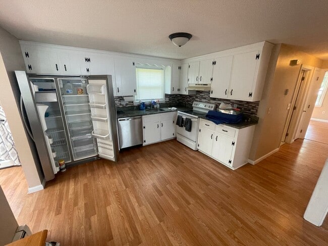 Building Photo - Single-Family Home in South Nashua