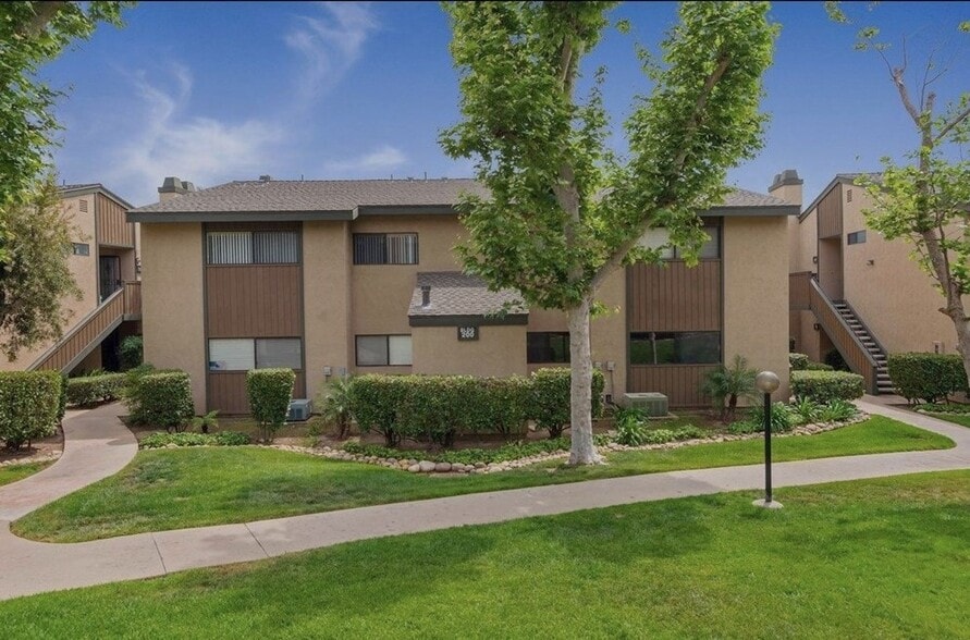 Building 200 - 7780 Parkway Dr