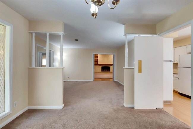 Building Photo - 2609 Richcreek Rd