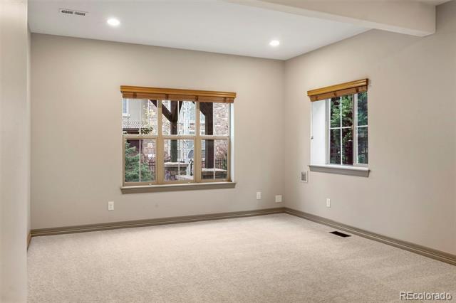 Building Photo - 15252 W Warren Dr