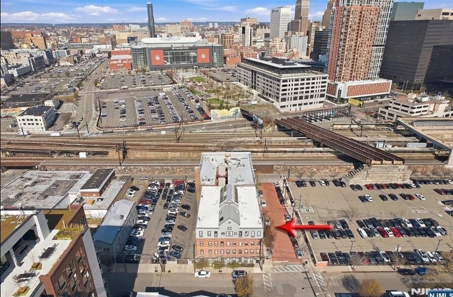 Building Photo - 39 Bruen St