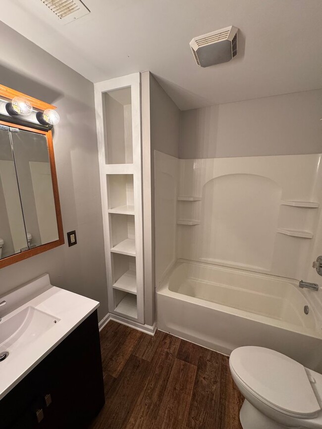 Building Photo - 1581 Roberts Rd