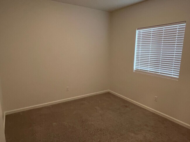 Building Photo - BEAUTIFUL NEWER HOME IN WEST ROSEVILLE!!