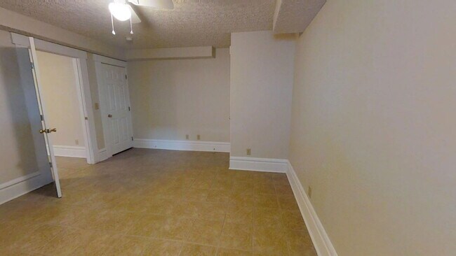 Building Photo - 225 E 11th Ave