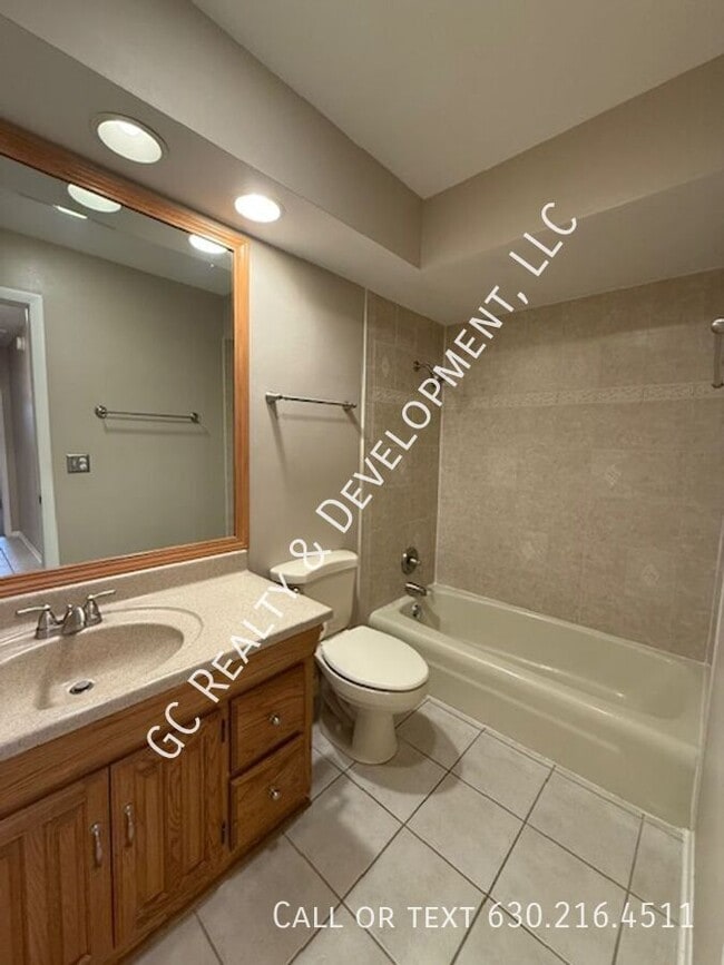 Building Photo - 609 Pinecroft Dr