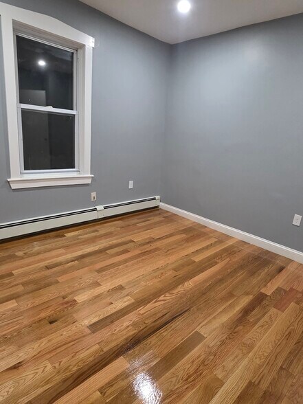 Building Photo - 18 Mascot St