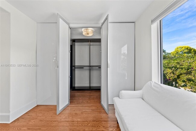 Building Photo - 5800 La Gorce Dr