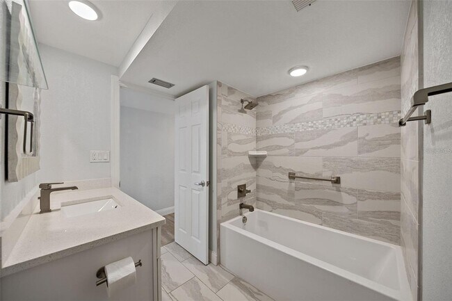 Building Photo - 4141 Bayshore Blvd