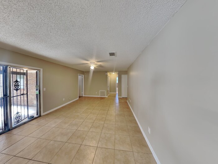 Building Photo - 950 Turtle Creek Dr S