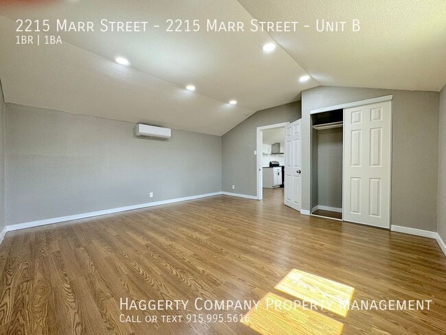 Building Photo - Renovated 1 bed/1 bath Refrig A/C ALL UTIL...