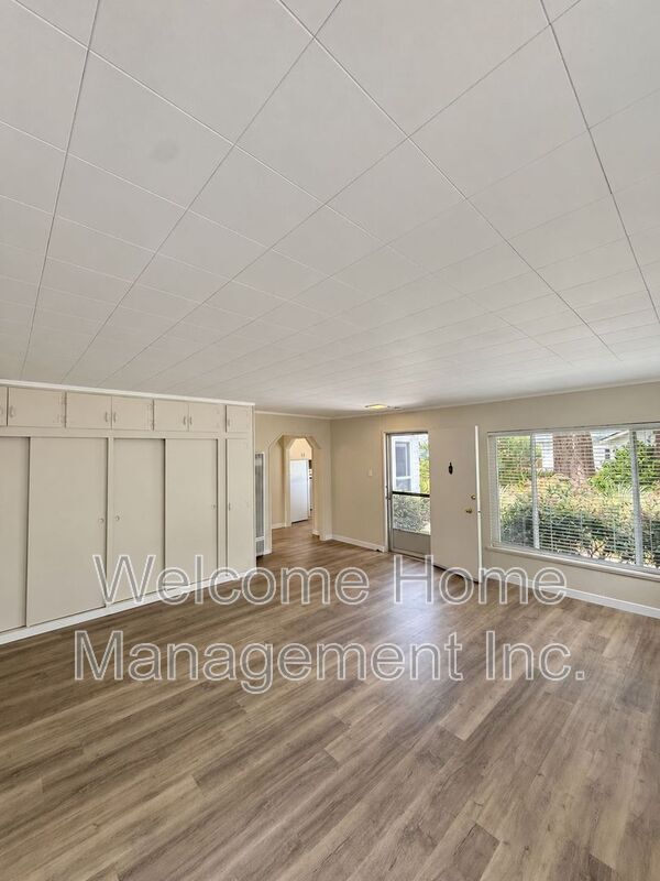 Building Photo - 477 Grove Way