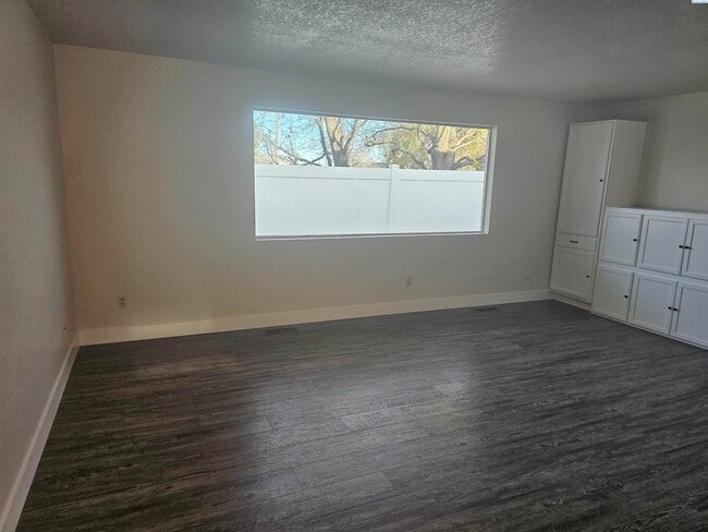Building Photo - Completely Remodeled Condo; Very Private & Quiet
