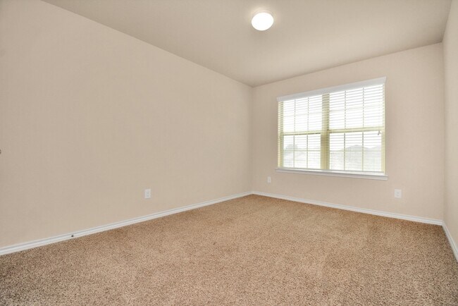 Building Photo - 3210 Aldridge Dr