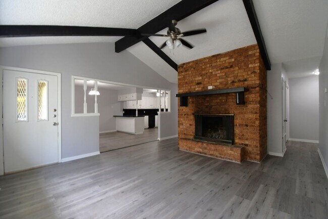 Building Photo - Whitehouse ISD - 3 Bedroom, 2 Bath Duplex, Lawn Care Provided!
