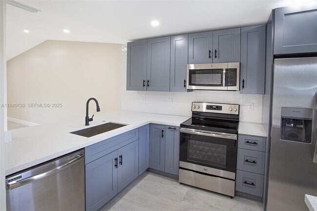 Building Photo - 9431 Boca Cove Cir