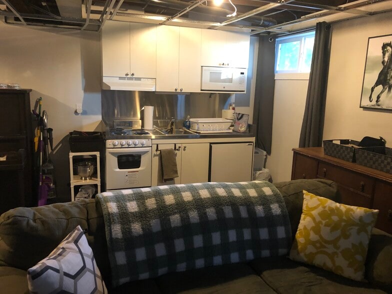Mini kitchen in great room - 25609 Lawson St