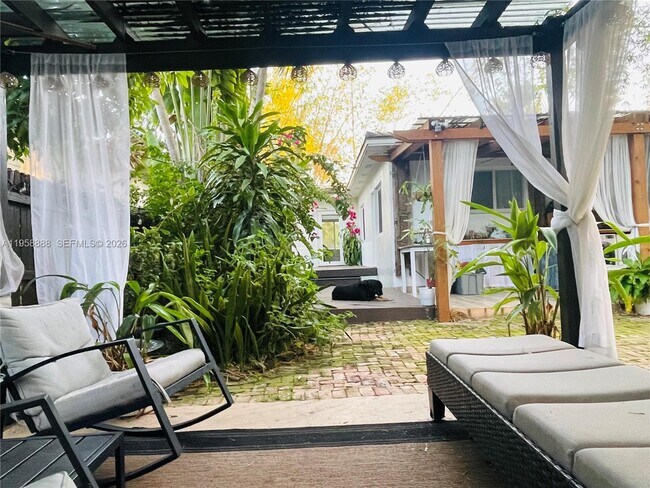 Building Photo - 759 NE 87th St