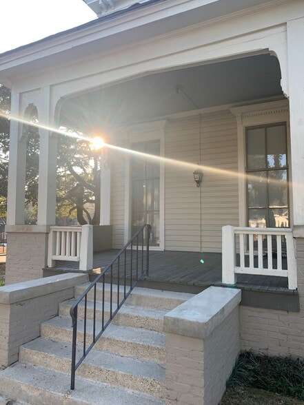 Building Photo - 2427 Vineville Ave