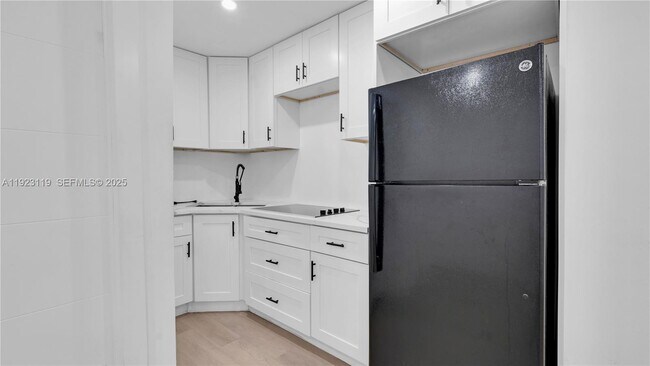 Building Photo - 32 SW 9th St