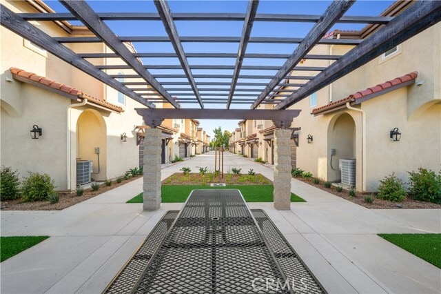 Building Photo - 961 E Phillips Blvd