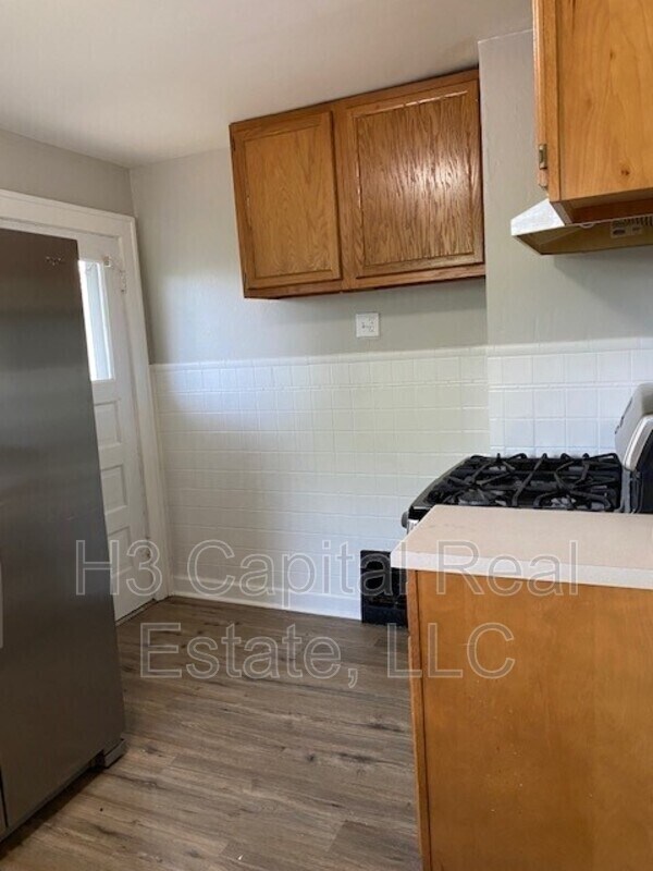 Building Photo - 2556 Edison Ave